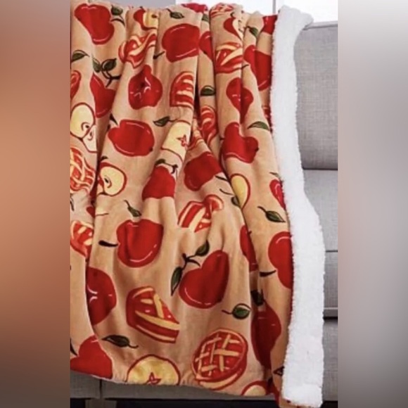 2Pc Set Apple of my Eye Warm & Cozy Plush Sherpa to Throw Blanket & Pillow NWT - Picture 4 of 11